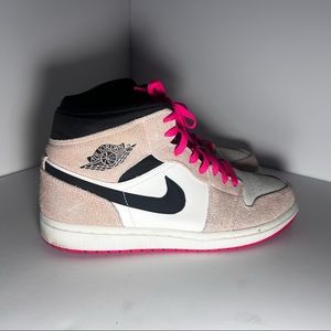 Jordan 1 mid se crimson tint